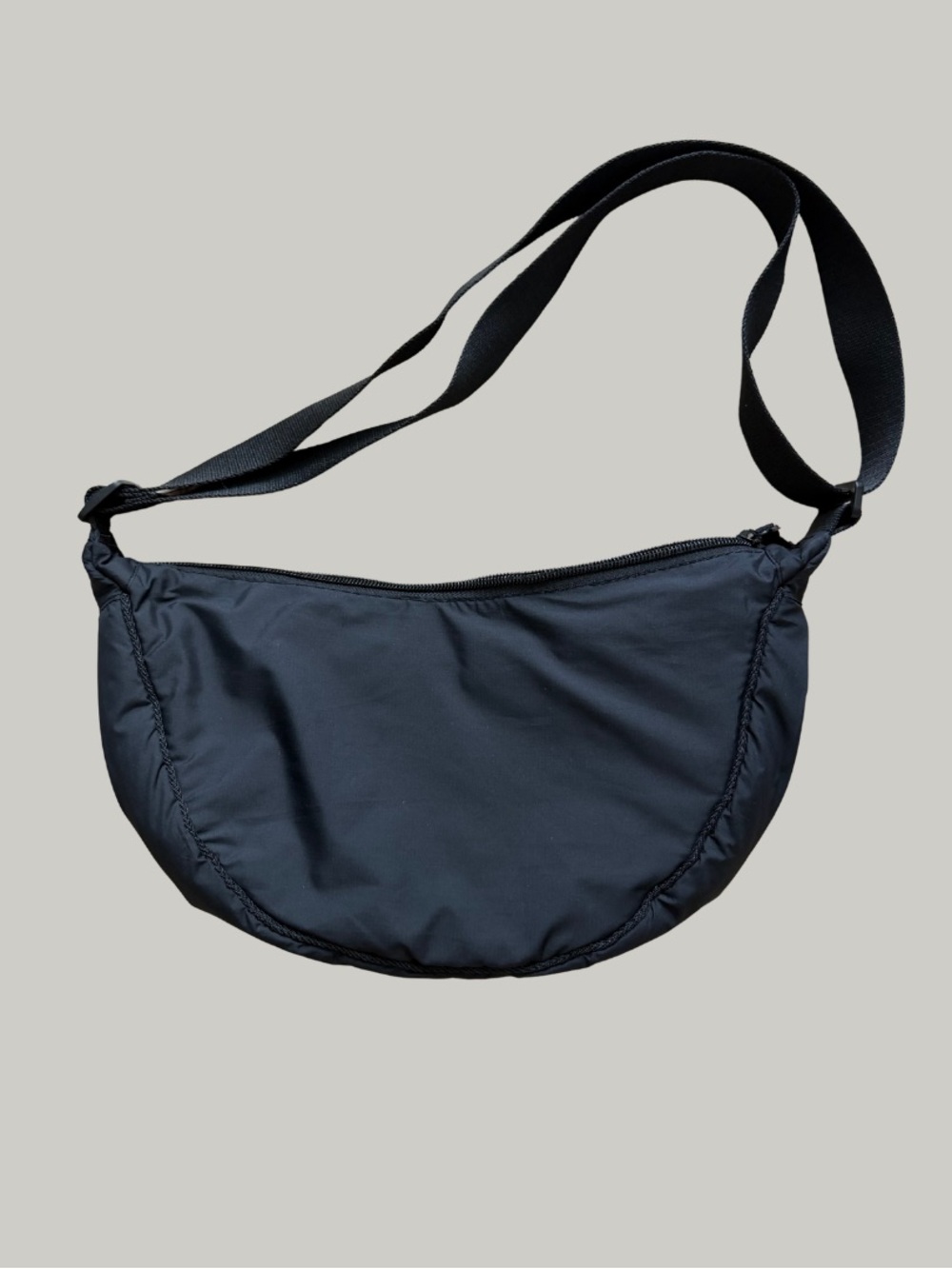 LIKE NEW Crescent Purse Crossbody Bag